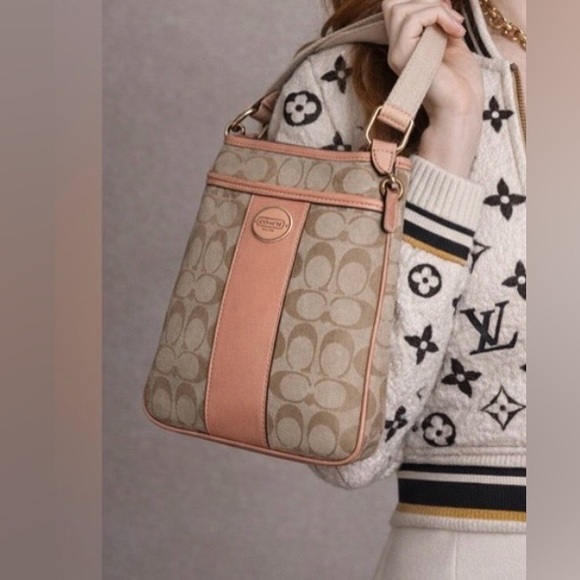 Coach Handbags - Coach | LIKE NEW! Vintage Crossbody Bag  | Colletible |